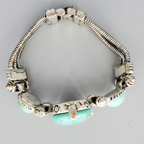 Turquoise Silvertone Bracelet and Earrings Set - Picture 3 of 11